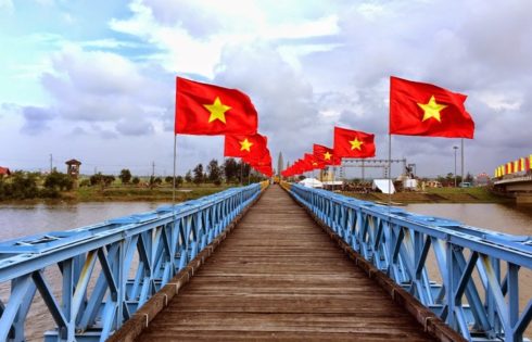 Hien Luong Bridge - Hue to Vinh Moc Tour